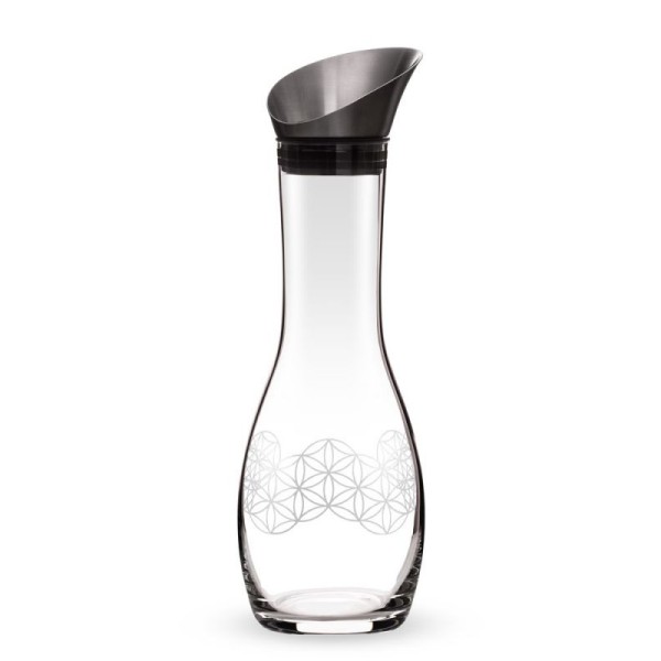 stekleni vrč s simbolom roža življenja ustvarjen za pitje kristalne vode