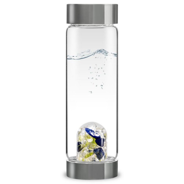 kristali v steklenički za vodo: peridot, lapis lazuli, kamena strela